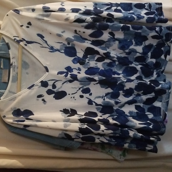 3 XL WOMENS TOPS/ PULLOVER/KITTY BLUEJEAN BLOUSE / PRETTY FLOWERED BLOUSE - Picture 2 of 10